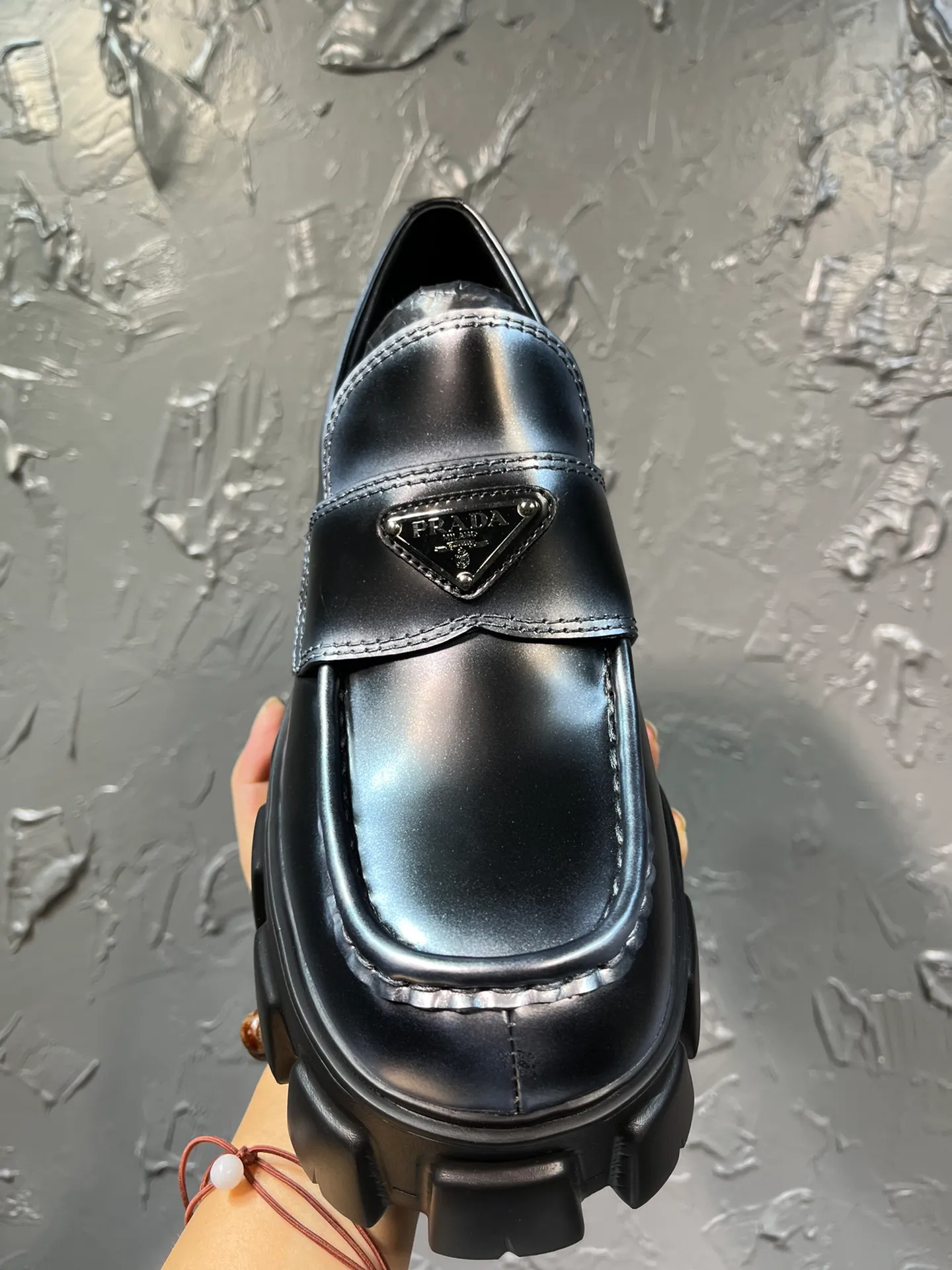 Men's shoes 💰820💰 🔥🔥🔥 Upgraded version of the 2025 new Prada Prada triangular enamel logo, spray-painted two-color round-head loafers, developed one-to-one with the original version, privately opened the outsole one-to-one, the fabric is made of imported open edge beads, lining cowhide, foot-pad cowhide, sole height 5cm, original rubber foam sole, code number 39-46